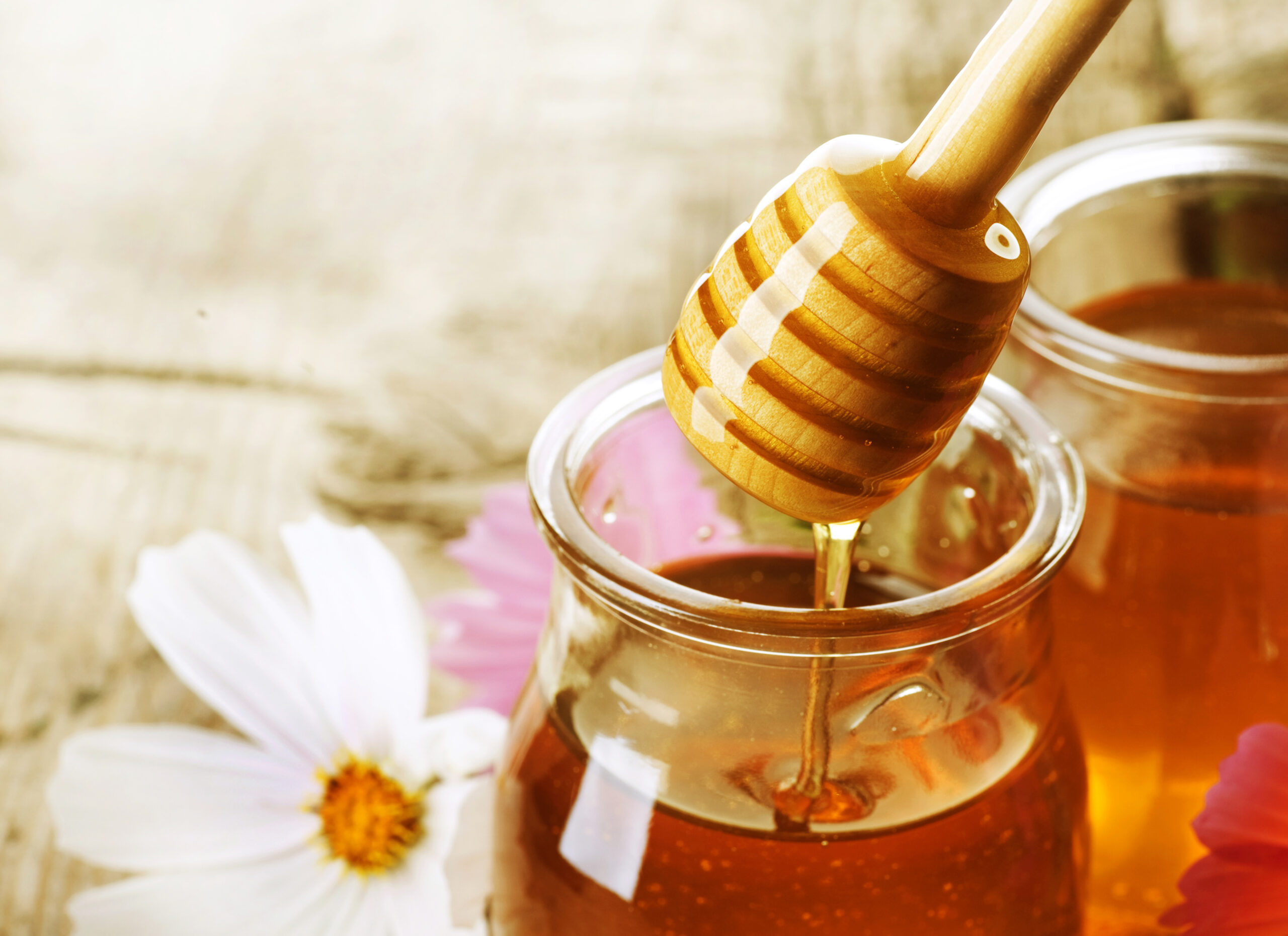 The Medicinal Benefits of Raw Local Honey